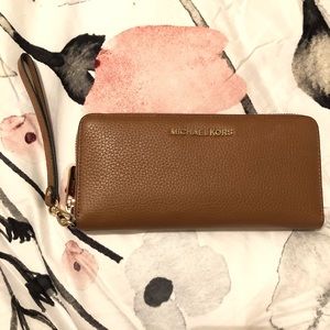 Michael Kors wallet/wristlet